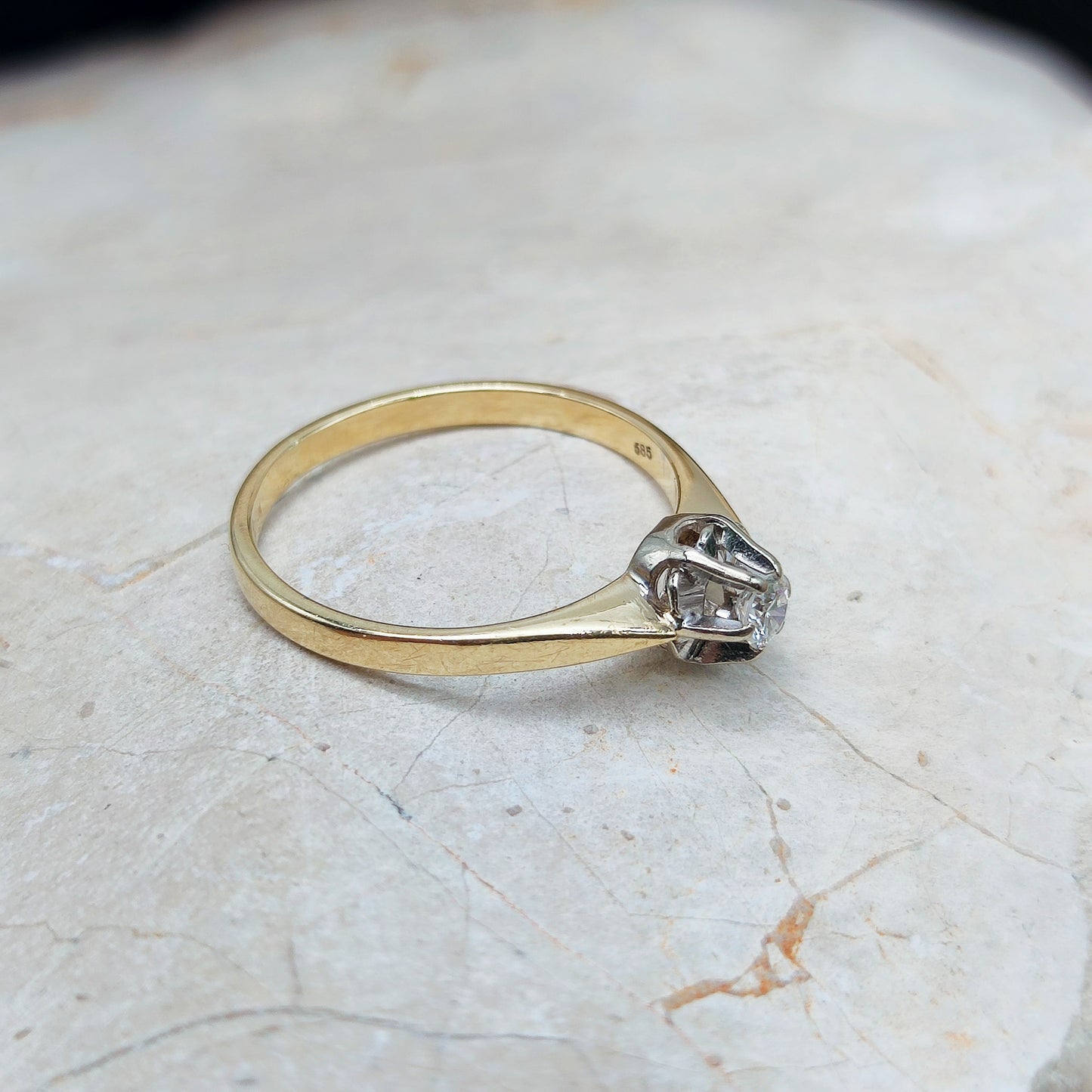 Vintage Diamond Solitaire ring in 14K gold