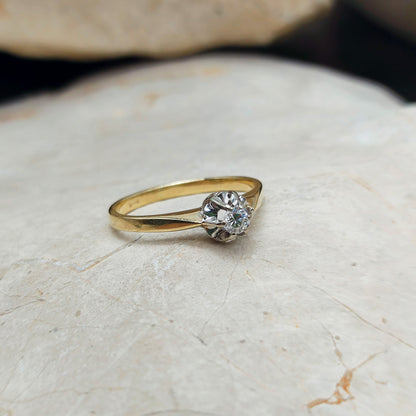 Vintage Diamond Solitaire ring in 14K gold