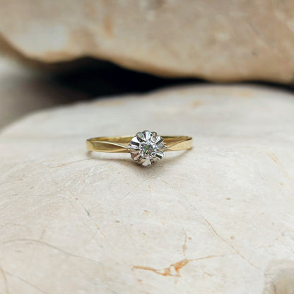 Vintage Diamond Solitaire ring in 14K gold