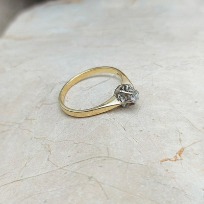 Vintage Diamond Solitaire ring in 14K gold