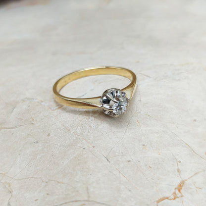Vintage Diamond Solitaire ring in 14K gold