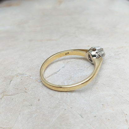 Vintage Diamond Solitaire ring in 14K gold
