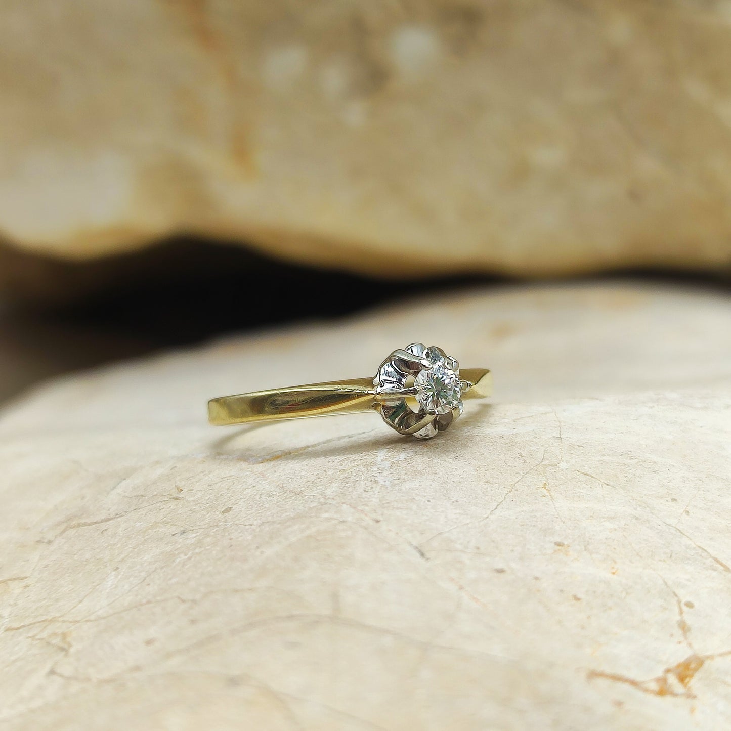Vintage Diamond Solitaire ring in 14K gold