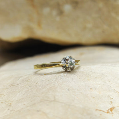 Vintage Diamond Solitaire ring in 14K gold