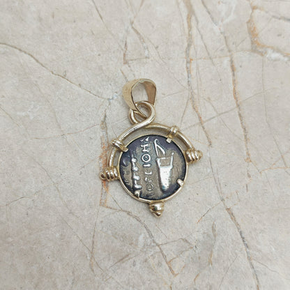 Coin Charm in 8K gold