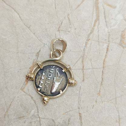 Coin Charm in 8K gold