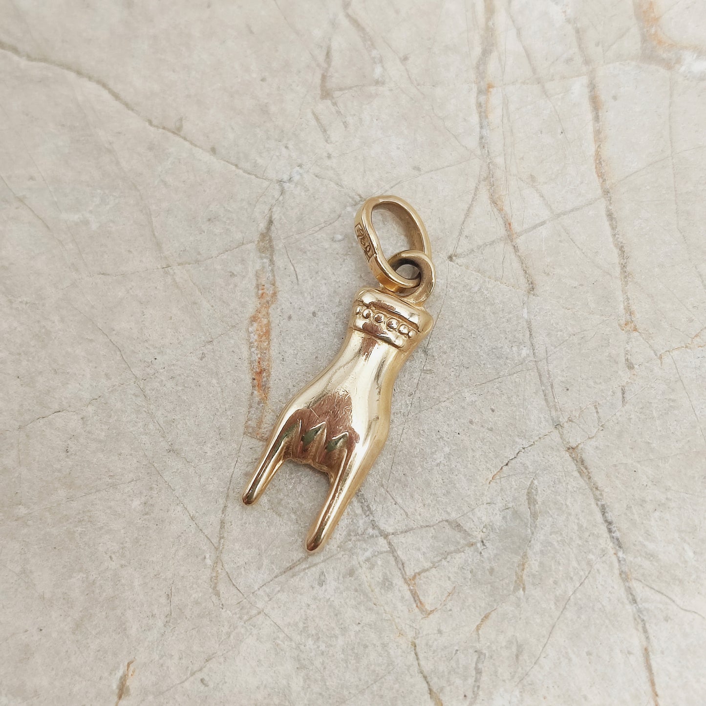 Rock Figa Charm in 18K gold