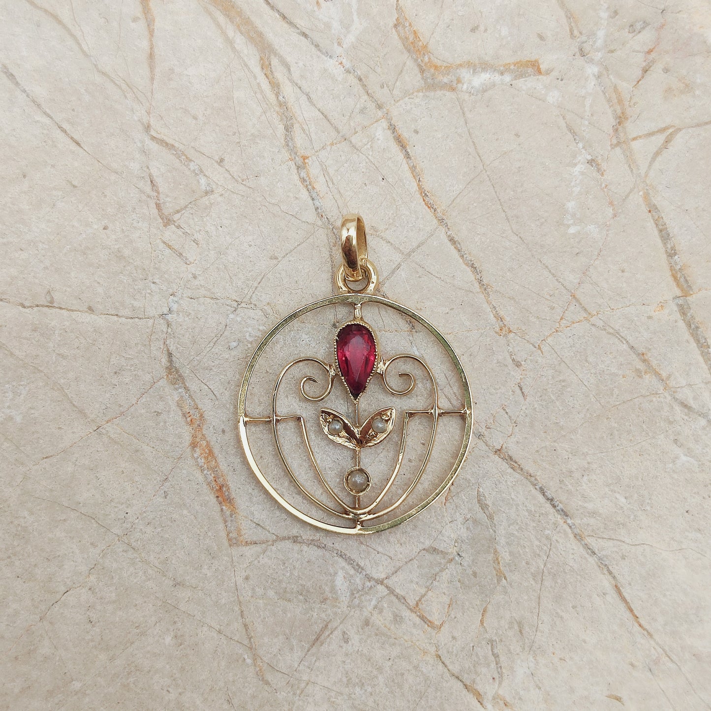 Art Nouveau Pendant in 14K gold