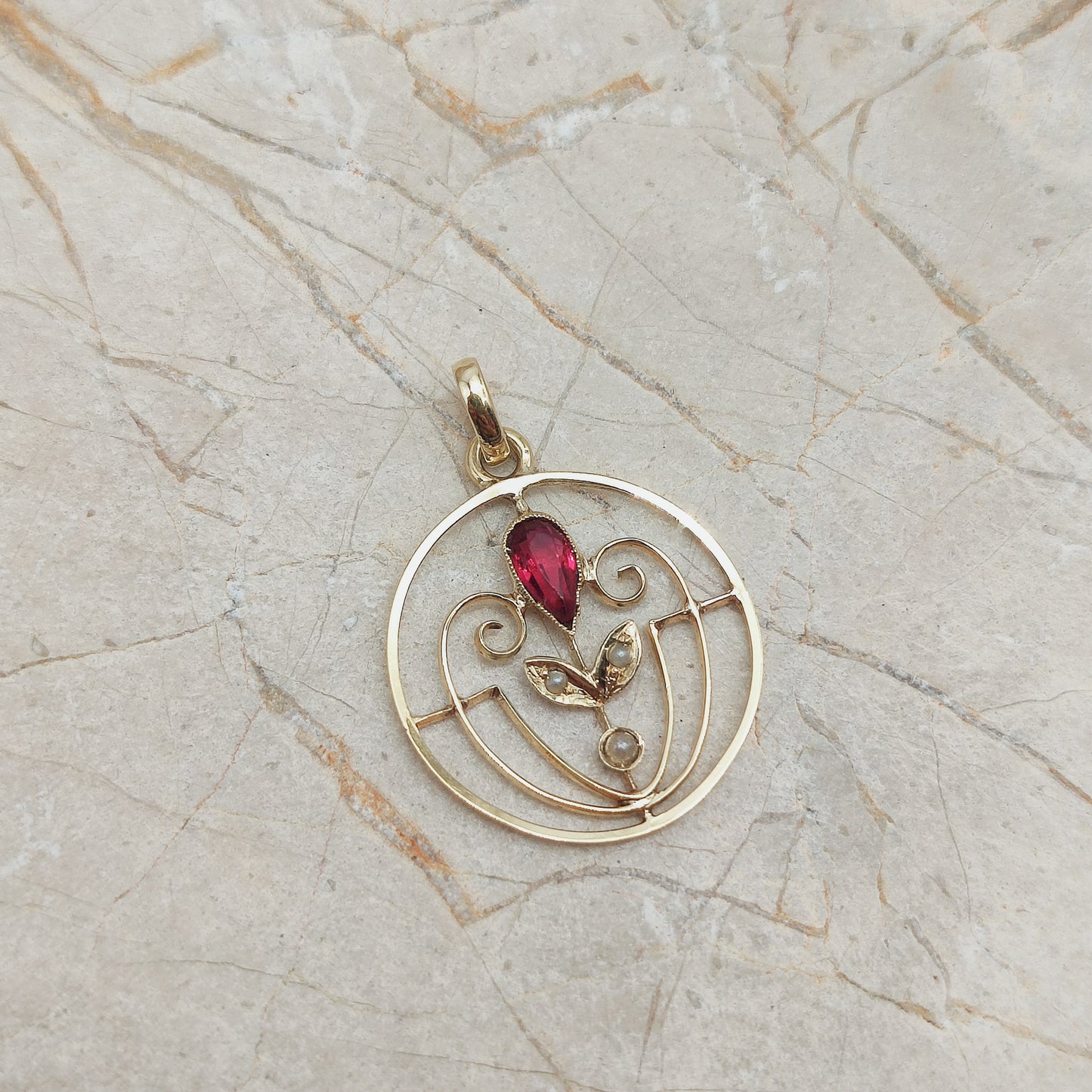 Art Nouveau Pendant in 14K gold