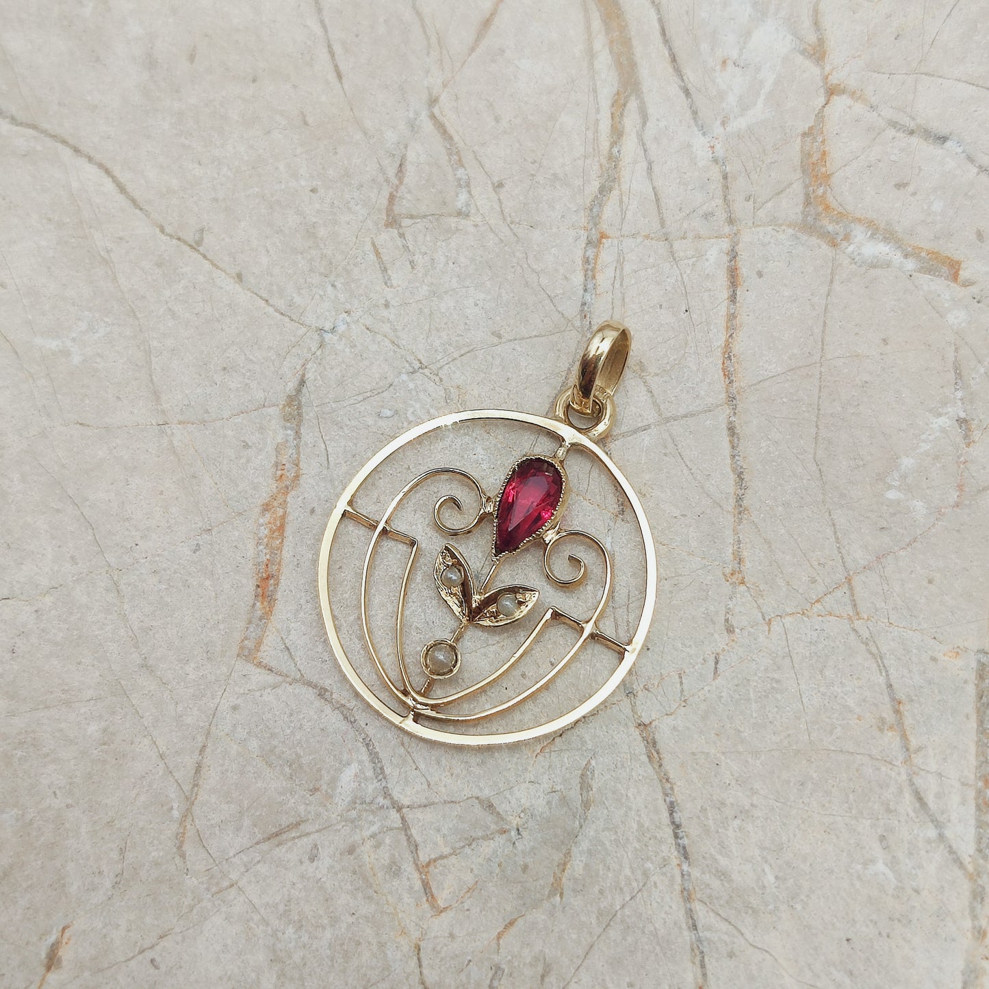 Art Nouveau Pendant in 14K gold