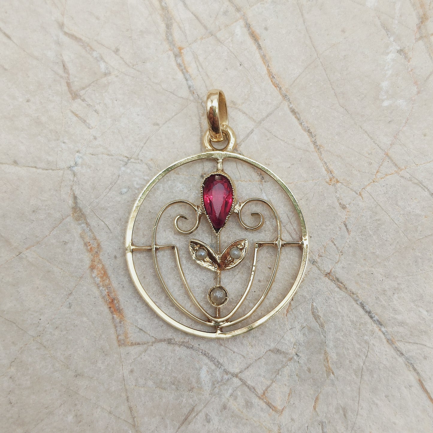 Art Nouveau Pendant in 14K gold