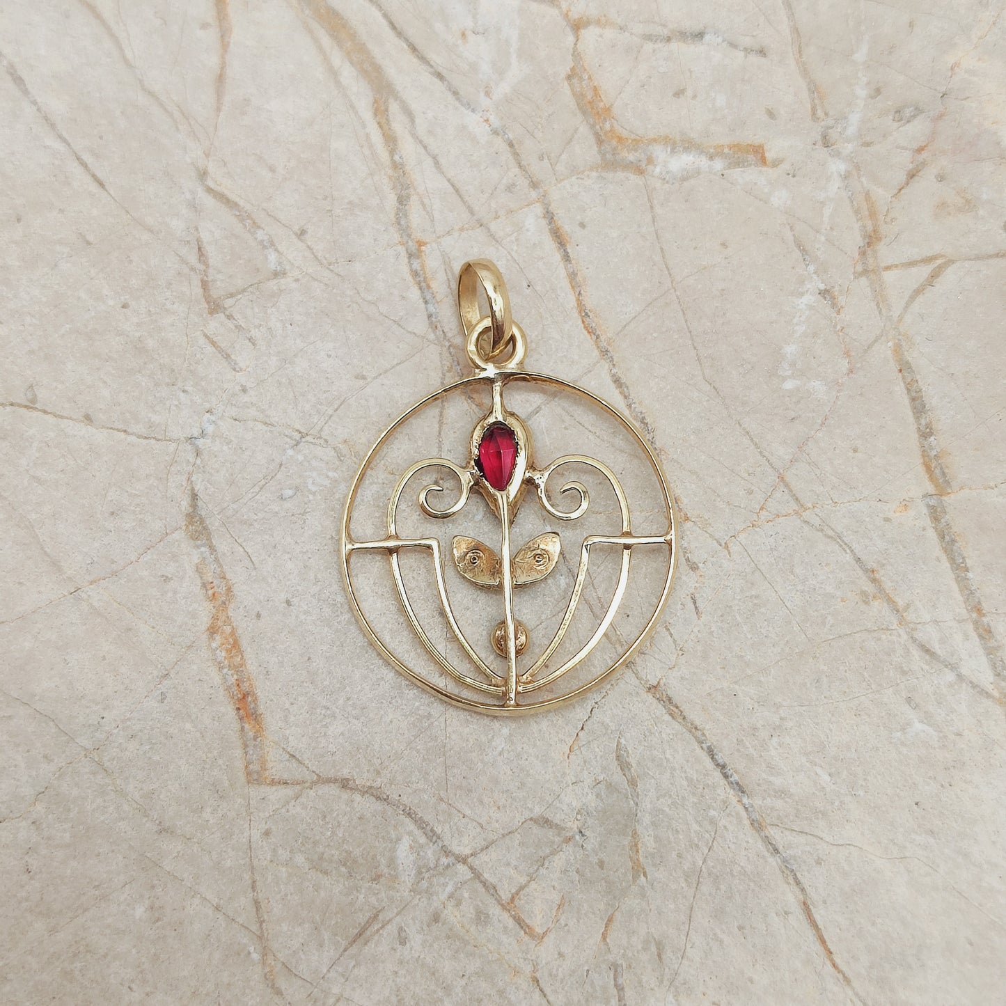 Art Nouveau Pendant in 14K gold