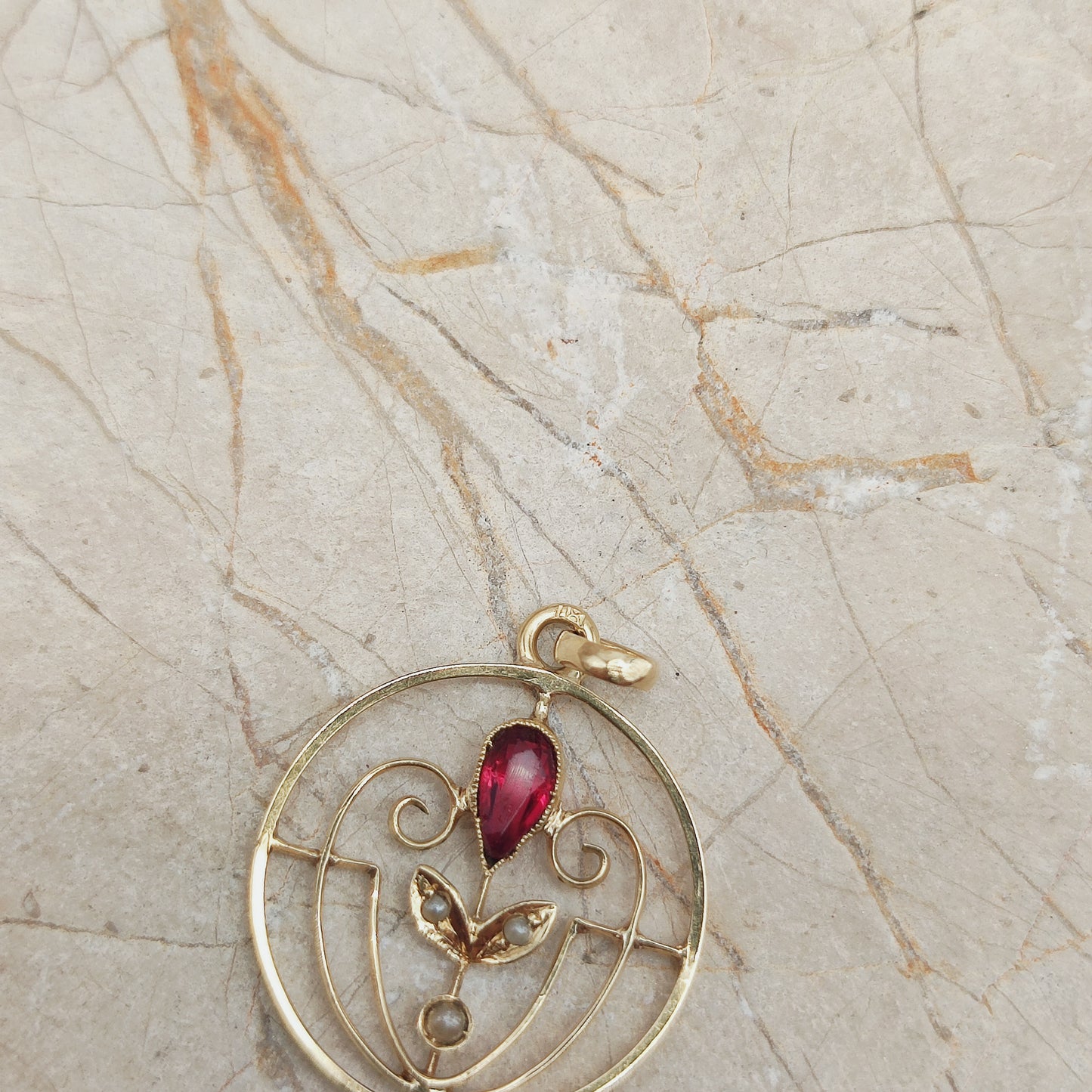Art Nouveau Pendant in 14K gold