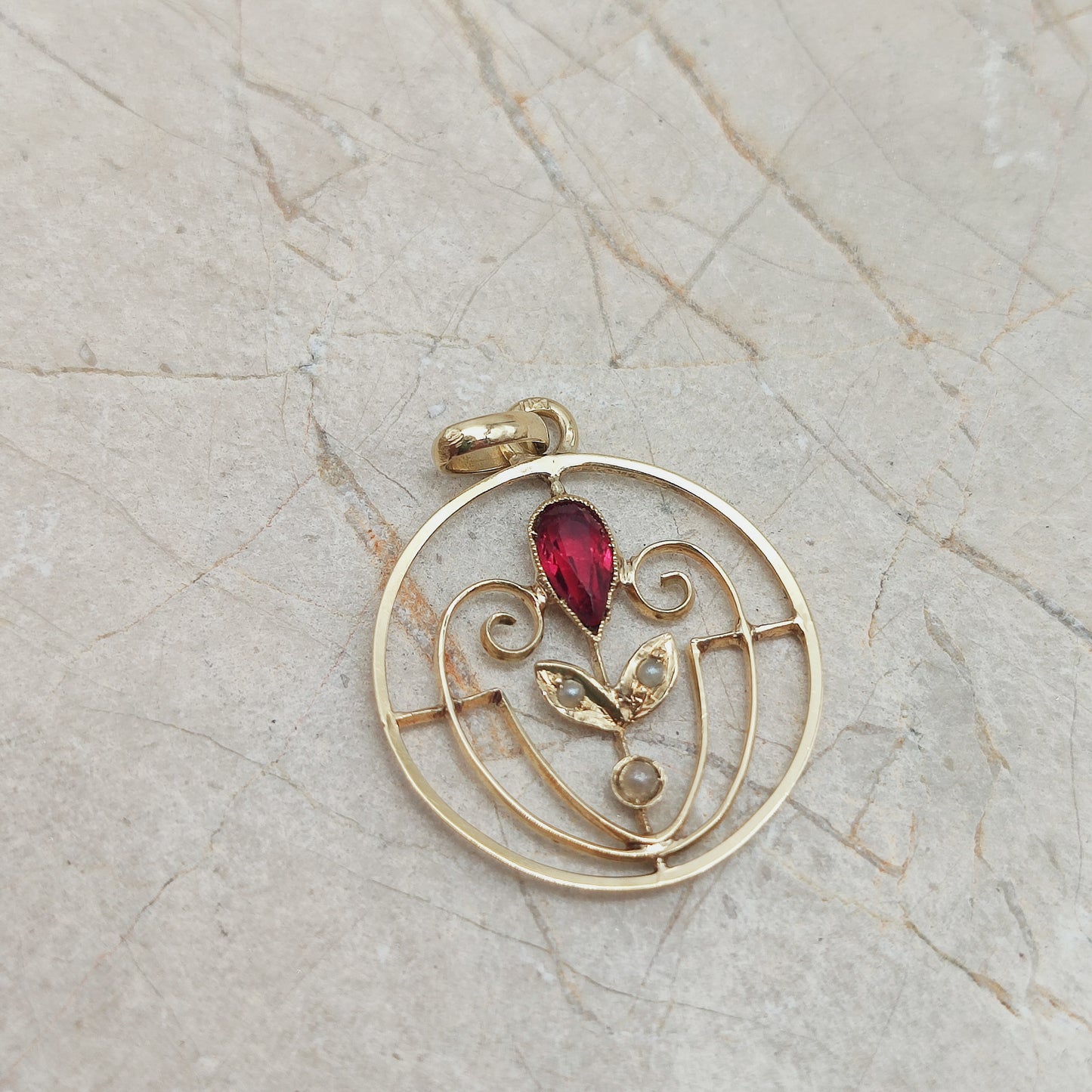 Art Nouveau Pendant in 14K gold