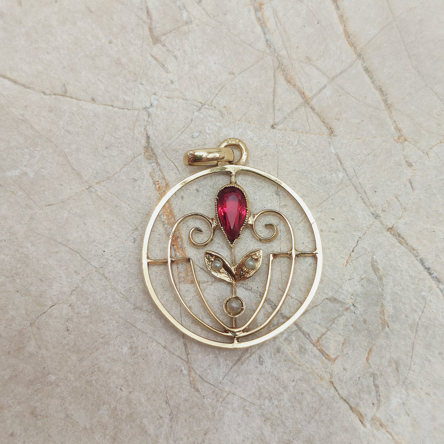 Art Nouveau Pendant in 14K gold