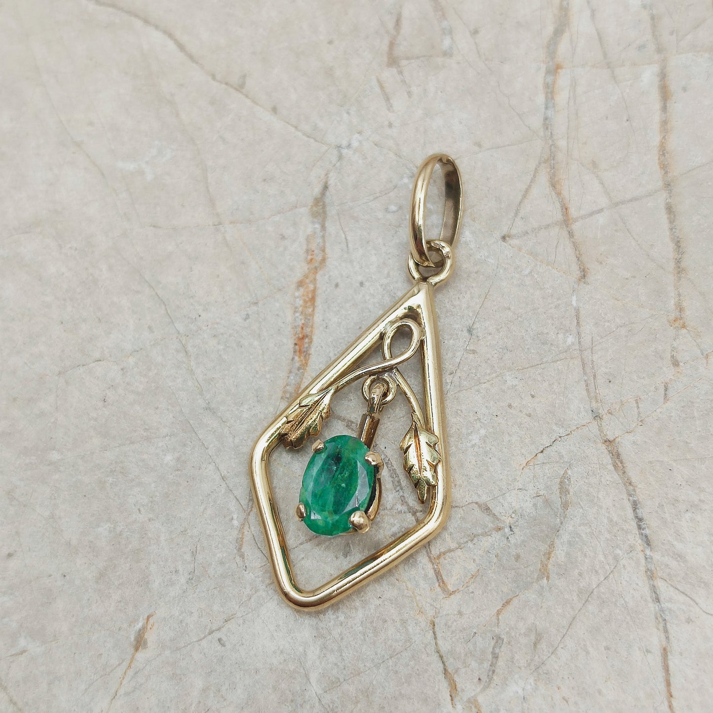 Emerald Art Nouveau Pendant in 18K gold