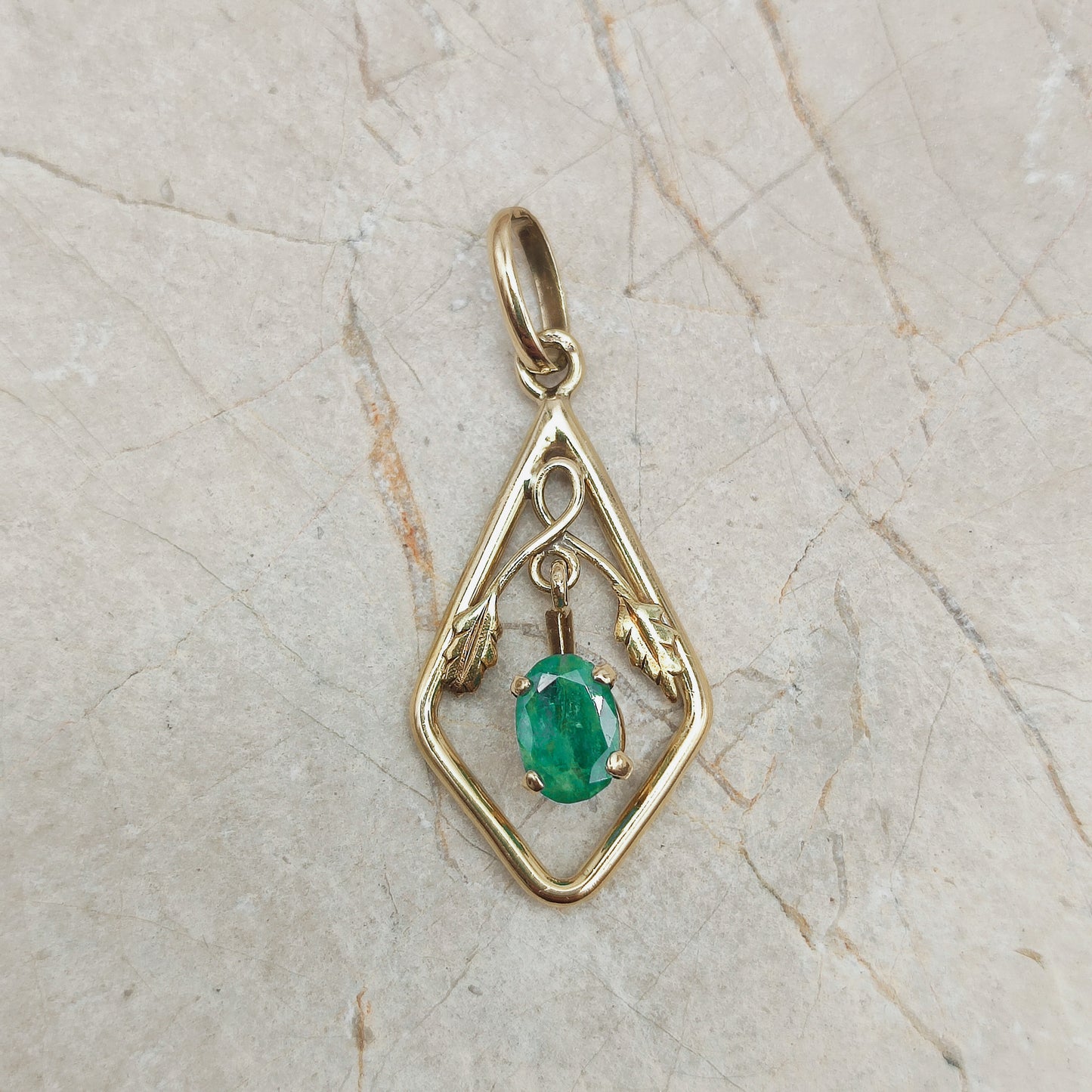 Emerald Art Nouveau Pendant in 18K gold
