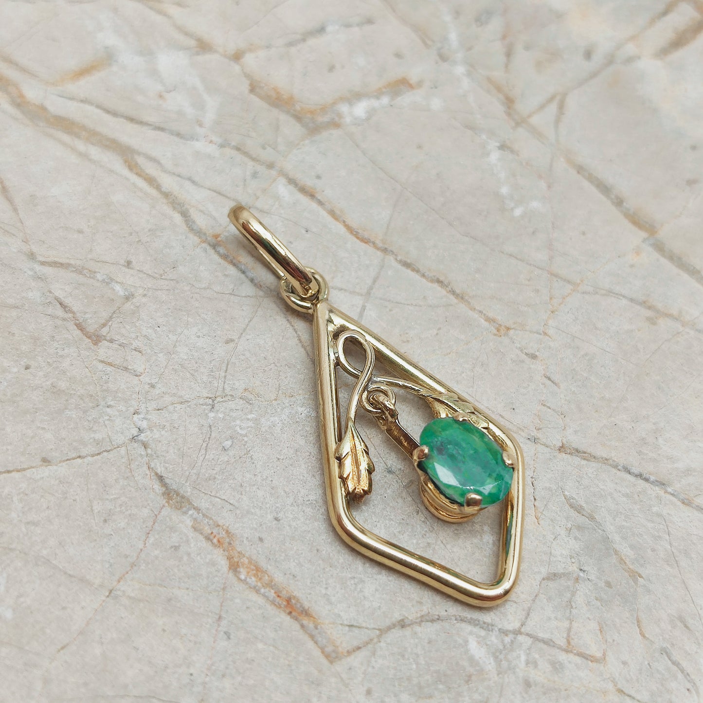 Emerald Art Nouveau Pendant in 18K gold