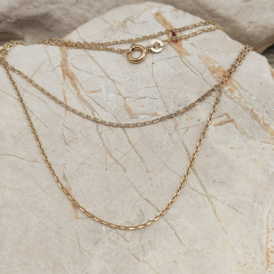 Essential necklace 42cm in 8K gold
