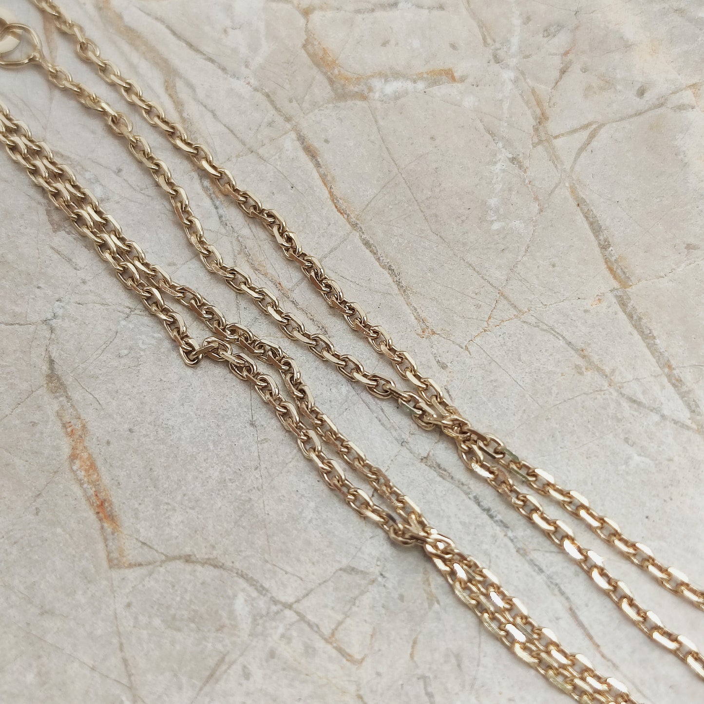 Essential necklace 42cm in 8K gold