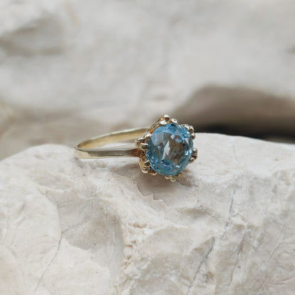 Vintage pale blue ring in 8K gold