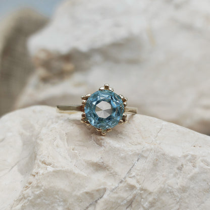 Vintage pale blue ring in 8K gold