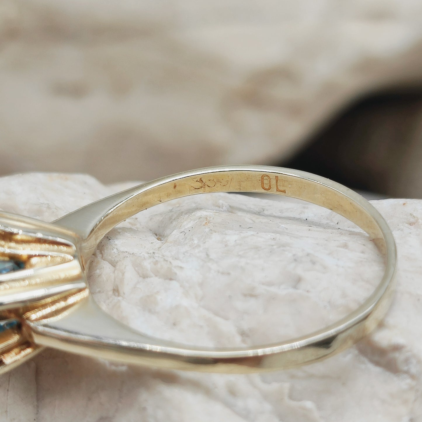 Vintage pale blue ring in 8K gold