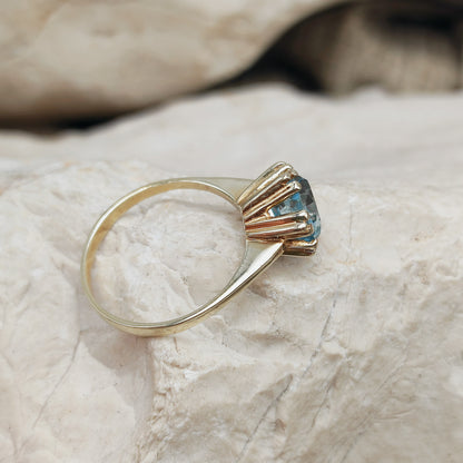 Vintage pale blue ring in 8K gold