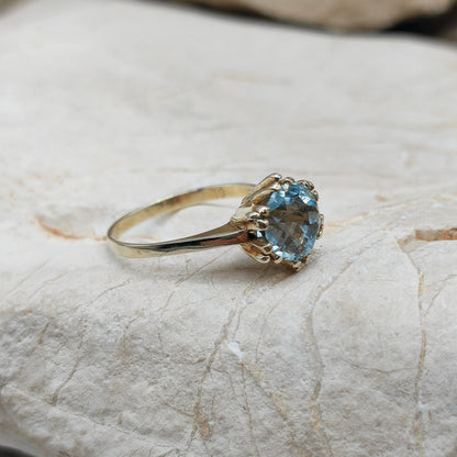 Vintage pale blue ring in 8K gold
