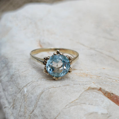 Vintage pale blue ring in 8K gold