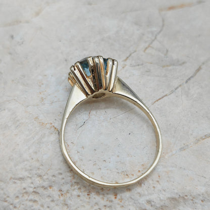 Vintage pale blue ring in 8K gold