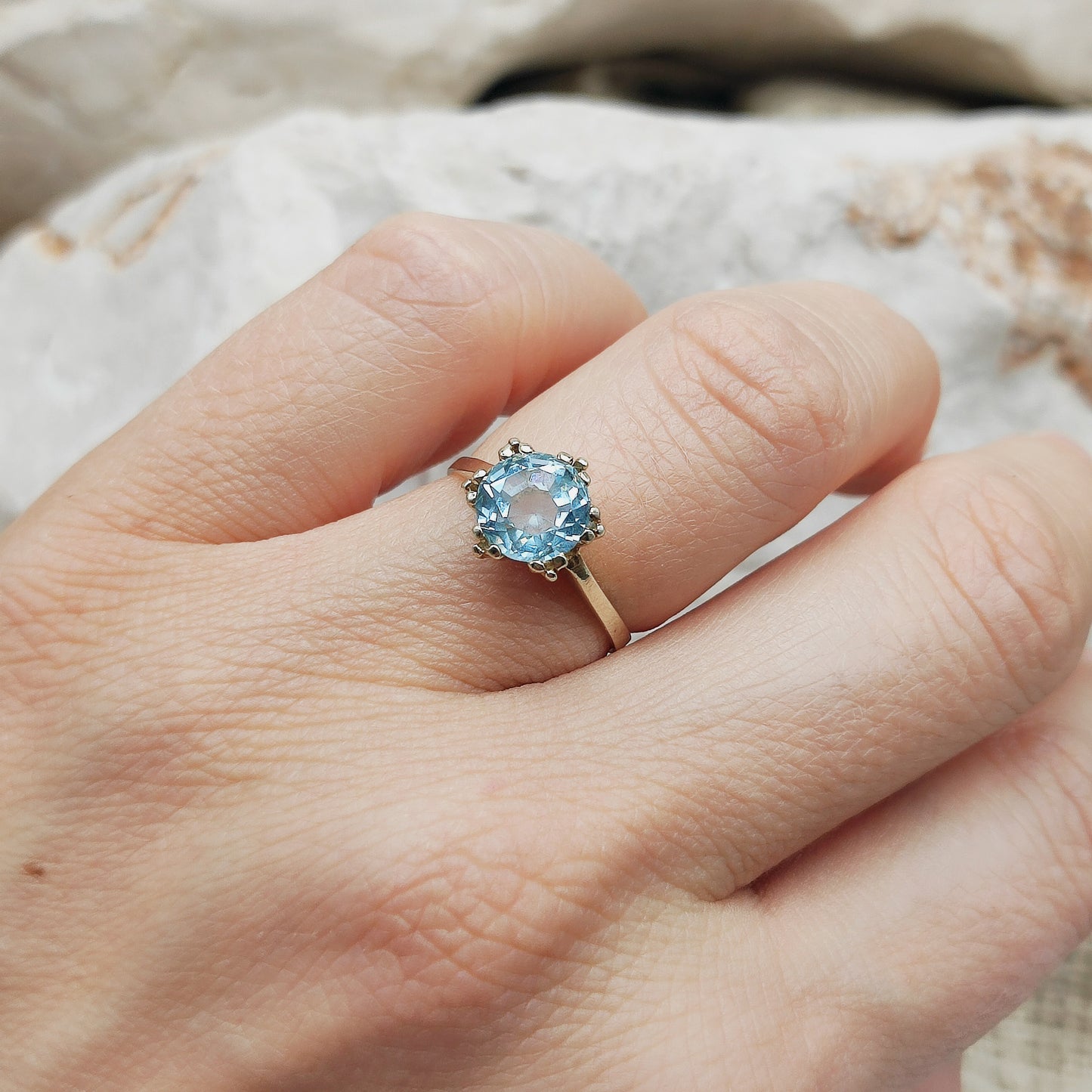 Vintage pale blue ring in 8K gold