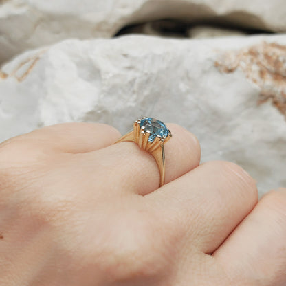 Vintage pale blue ring in 8K gold
