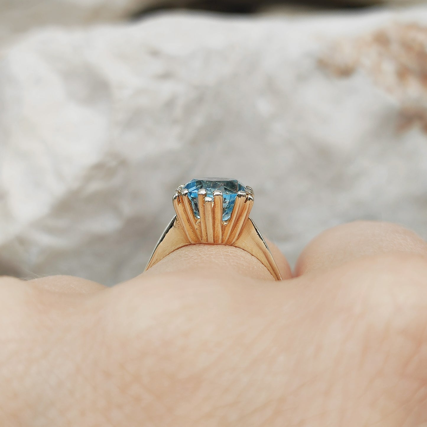Vintage pale blue ring in 8K gold