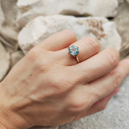 Vintage pale blue ring in 8K gold