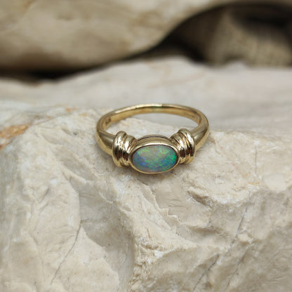 Vintage Opal ring in 9K gold