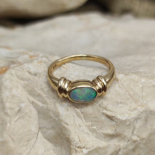 Vintage Opal ring in 9K gold