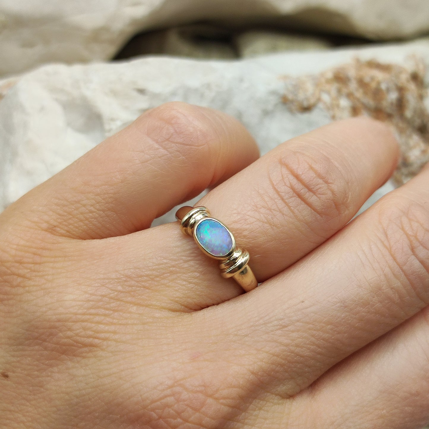 Vintage Opal ring in 9K gold