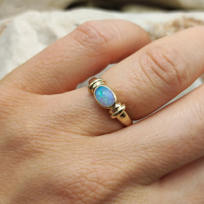 Vintage Opal ring in 9K gold
