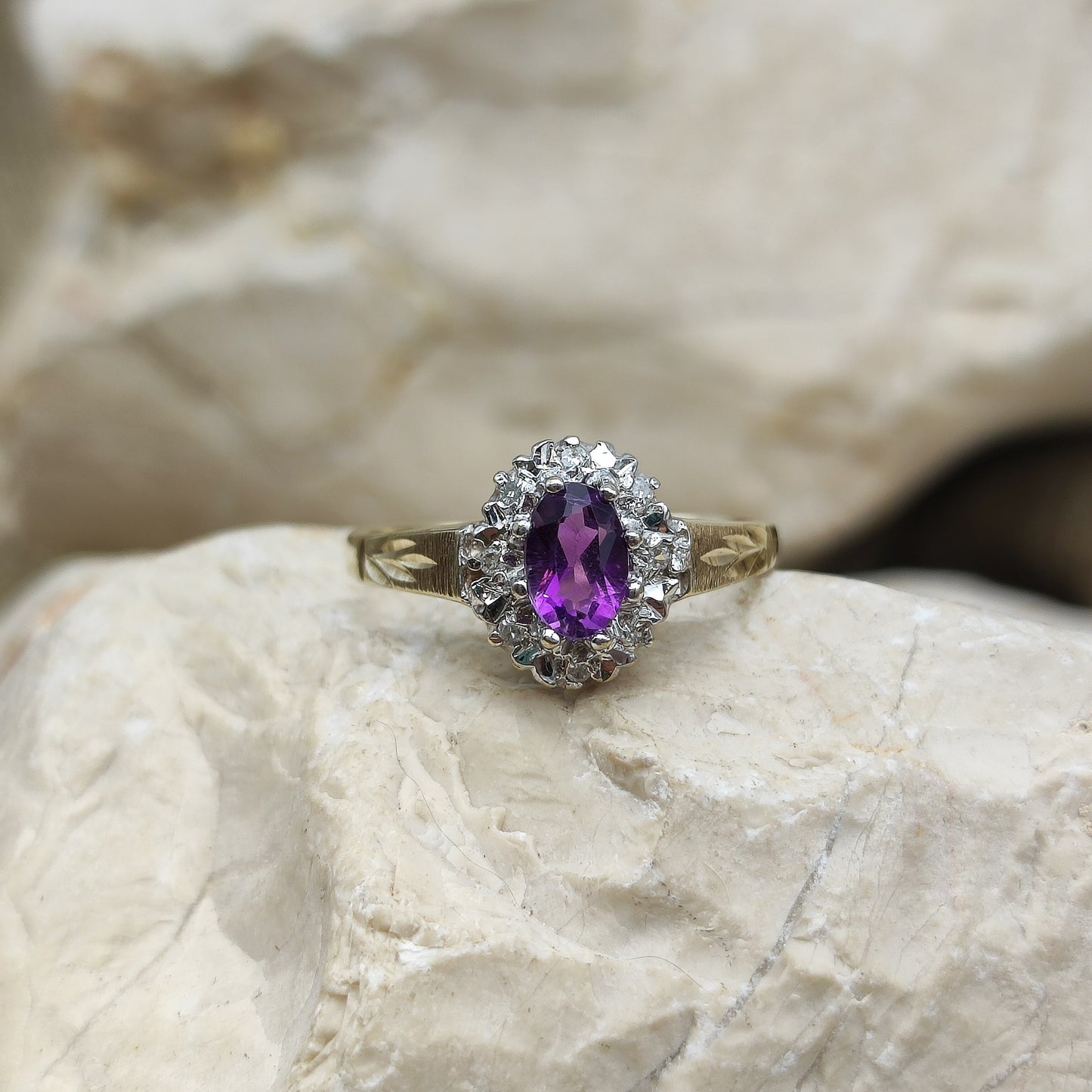 Vintage Amethyst and diamond ring in 9K gold