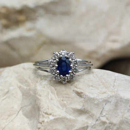 Vintage Diamond and Sapphire Lady Di ring in 18K gold