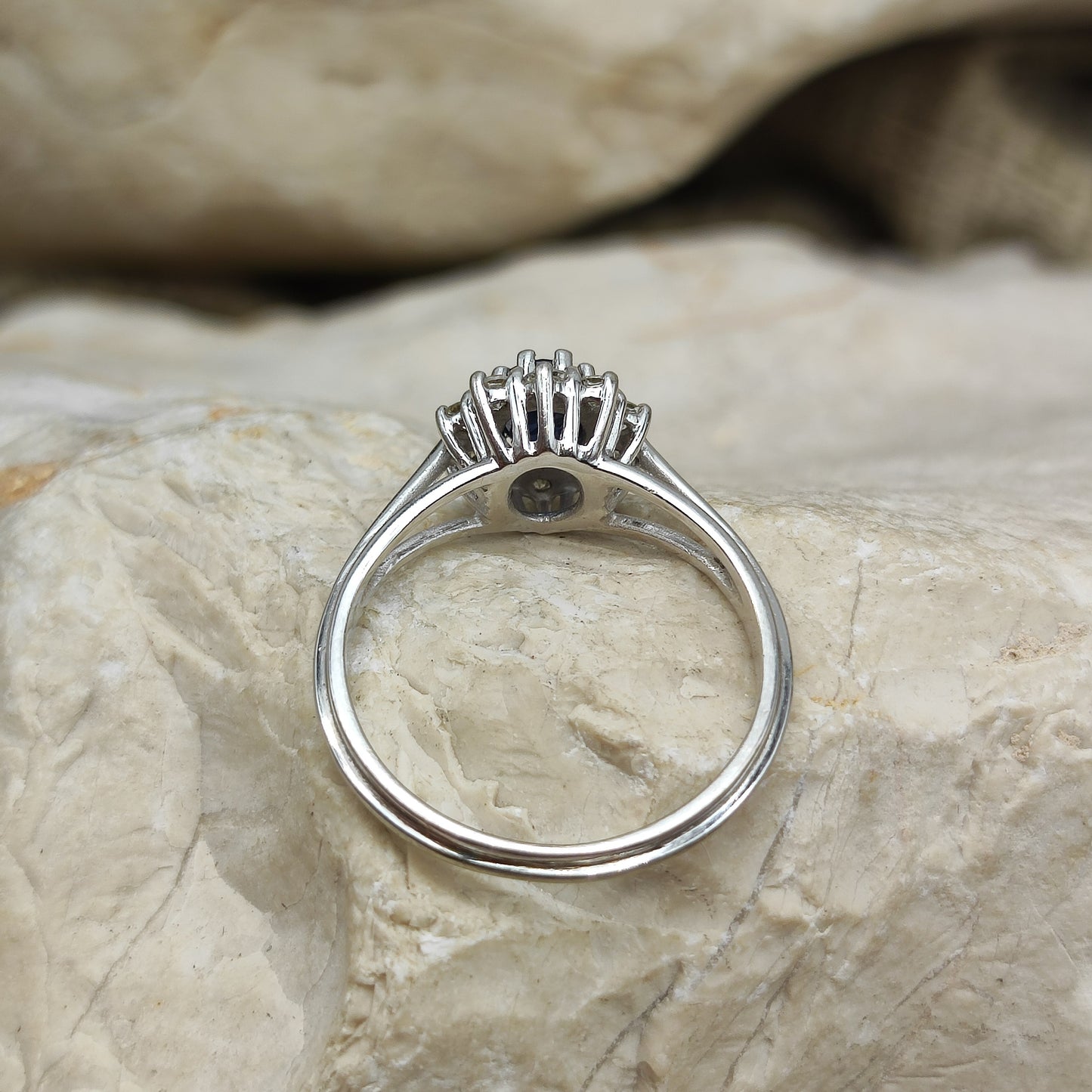 Vintage Diamond and Sapphire Lady Di ring in 18K gold