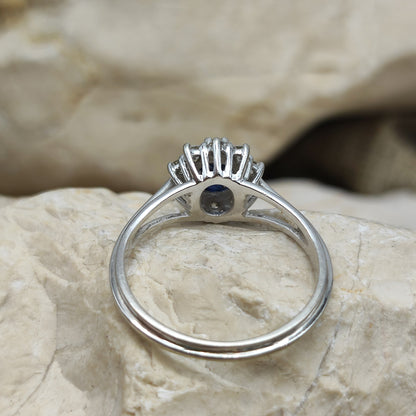 Vintage Diamond and Sapphire Lady Di ring in 18K gold