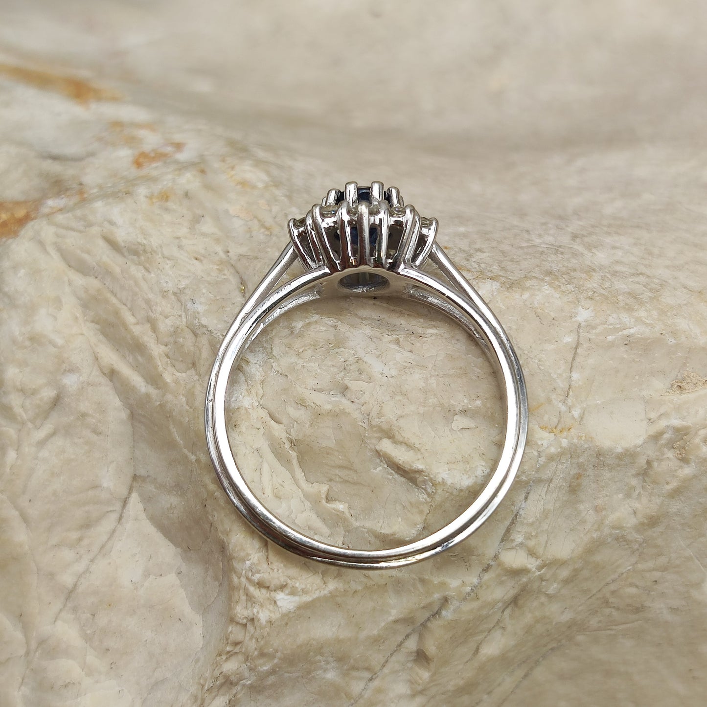 Vintage Diamond and Sapphire Lady Di ring in 18K gold