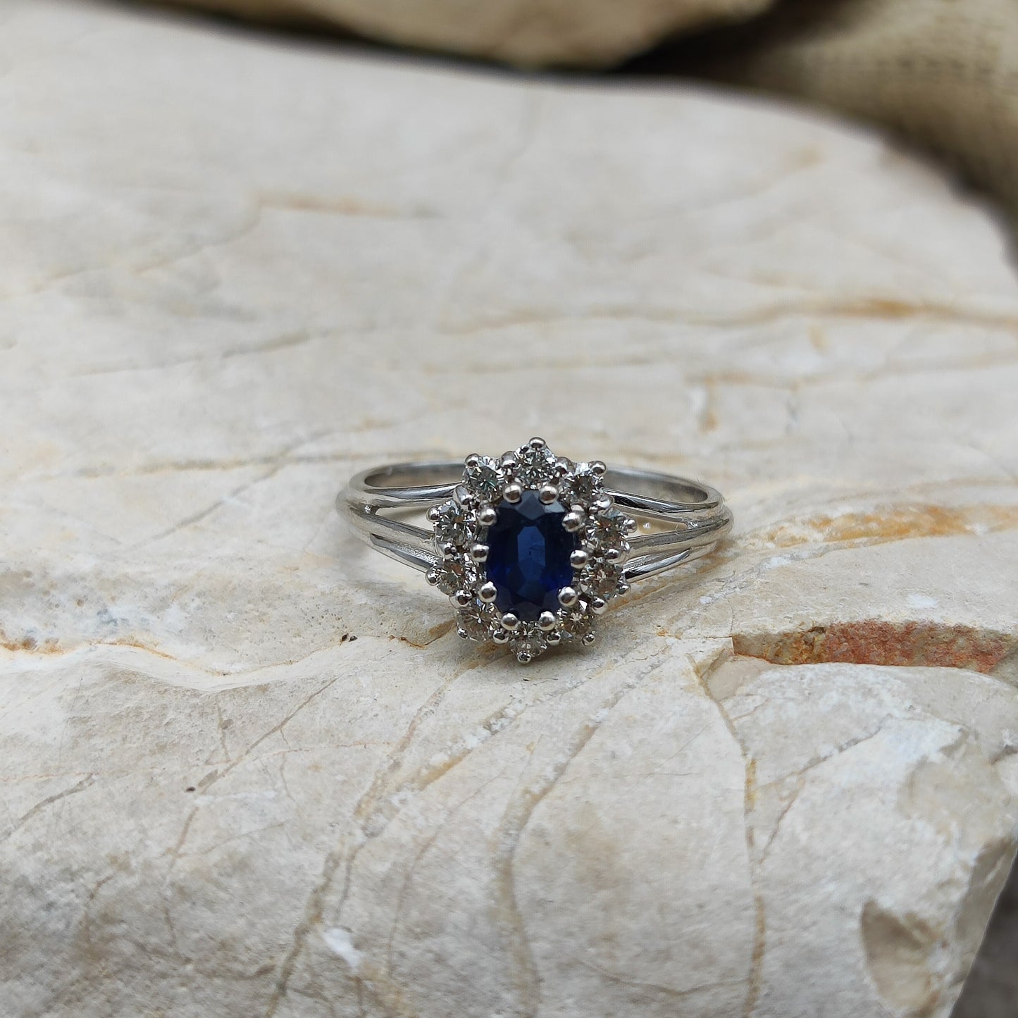 Vintage Diamond and Sapphire Lady Di ring in 18K gold