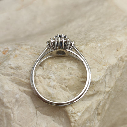 Vintage Diamond and Sapphire Lady Di ring in 18K gold