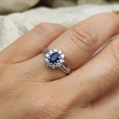 Vintage Diamond and Sapphire Lady Di ring in 18K gold