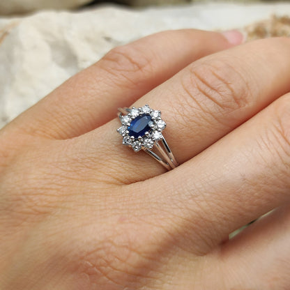 Vintage Diamond and Sapphire Lady Di ring in 18K gold