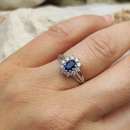 Vintage Diamond and Sapphire Lady Di ring in 18K gold