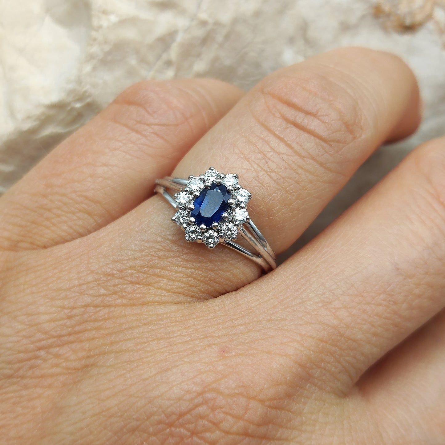 Vintage Diamond and Sapphire Lady Di ring in 18K gold
